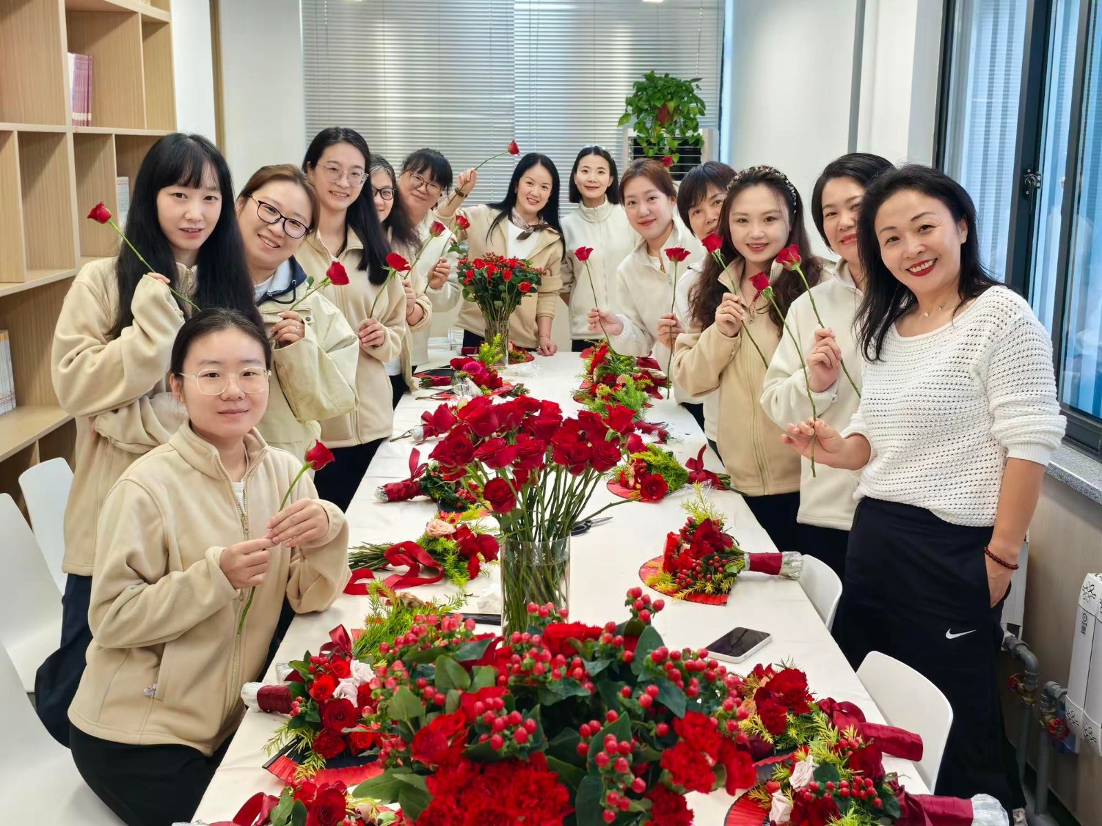 —西北大学附属小学开展"中秋遇见国庆"教师团建